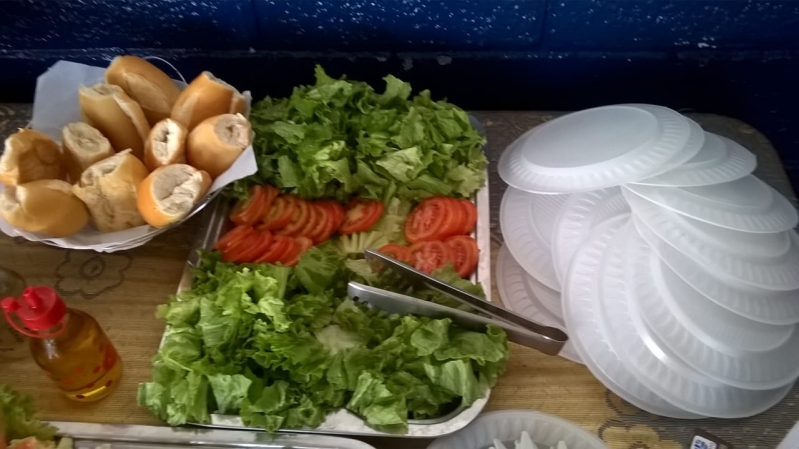 Churrasco em Domicílio com Prato de Saladas Preço Socorro - Churrasco a Domicílio Festa